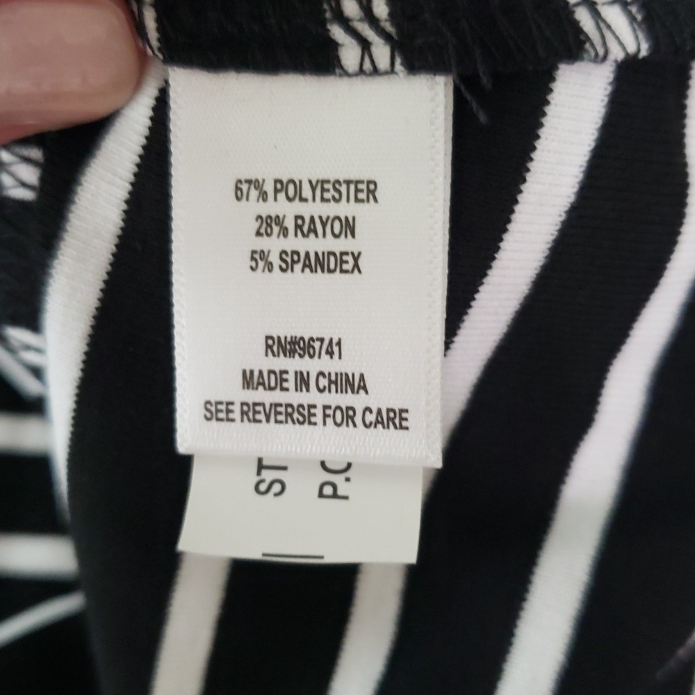 Plus Size NWT Women's Boxy Top 4X Black White Striped V-neck Casual Relaxed New - Picture 9 of 11